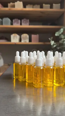 Don’t forget to keep your skin hydrated and nourished during these colder months. Our Hydrating Facial Oil is handmade using high quality plant based ingredients that work together to moisturise and protect your skin while leaving you with a healthy glow. Formulated for all skin types and to be used in the AM + PM Some of our favourite key ingredients include: Rosehip + Sea Buckthorn + Evening Primrose + Frankincense #faceoil #skincare #naturalskincare #australianskincare #australiansmallbusiness #handmadeskincare #organic #glowyskin #australianmade #asmr 