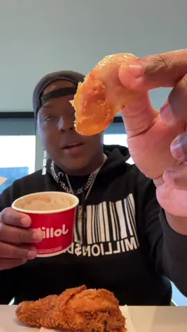 #stitch with @kelseylovespho Jollibee got me feeling jolly 😊