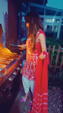 Never ask Jia khan to take over the barbecue, it turns into burncue.