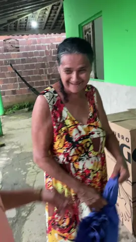 Mãe, podemos tentar fazer tudo para retribuir o que você fez por nós, mas sabemos que nunca vamos conseguir nem chegar perto. Nosso presente atrasou mais chegou né?! e Te amamos @Vera Lúcia 🤞🏼🫶🏼❤️