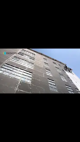 Người ta luôn nói về khả năng chống nóng tuyệt vời của gạch mát, nhưng làm thể nào để ki.ểm chứng? Xét về khả năng cách nhiệt, hệ số truyền nhiệt là 0.0182 KCal/m.h.oC (Thấp nhất trong số các vật liệu cách nhiệt). Đồng nghĩa với khả năng cách nhiệt rất cao, thâm chí là tốt nhất. Khi so sánh với tường gạch, chỉ 2cm gạch mát có khả năng chống nóng tương đương với một bức tường gạch dày 62,1cm. Thời tiết này mà không có gạch mát thì mình điều hòa cũng khó mà trụ nổi. nhỉ. #mathome #xuhuong #fyp #xaydung #gachmat #tấmcáchnhiệtgachmat #chongnong #cachchongnongtotnhat #chongnongtuonghuongtay