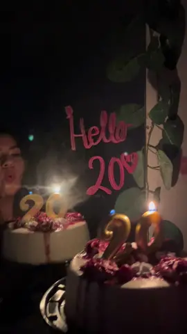 Bienvenidos los 20’s #20 #cumpleaños #pastel #mirror #makeup #trend #girl #birthday 