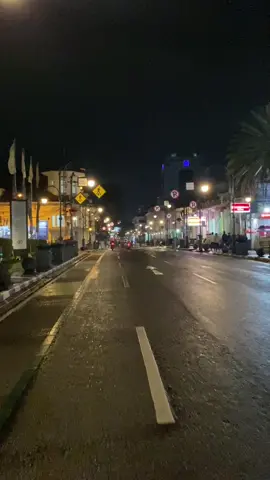 Bandung+Malam+Habis hujan >>>> #kangenbandungdanseisinya 