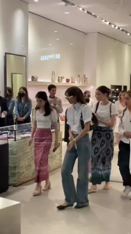 Lisa shopping Celine in Thailand🔥🔥🔥#lisa #lili #lalisa #lilieslovelisa #blink #blackpink #blinks #hot #thailand #foryou 