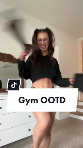 Another day, another gym fit  #OOTD #gymfit #gymootd #transition #viral #trending #gymgirls #gymgirl #mylesfitness @Myles Fitness #leggings #sportsbra 