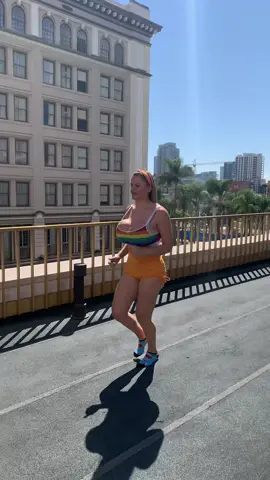Happy #pridemonth ☺️ 🏳️‍🌈🌈🌈🌈 #Pride #pride2021🏳️‍🌈 #pridemonth🏳️‍🌈 #Running #bounce #Fitness #gym #rooftop #outdoorgym #outdoor 