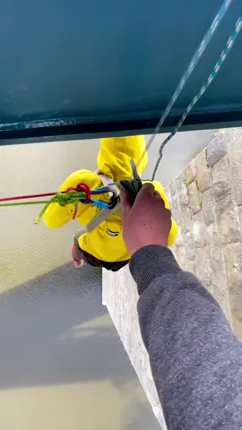 Dont cut the wrong rope 😂 (IG🎥: @pilsnerdoggies)  #Extreme #UNREEL #bungeejump #sendit #adrenalinejunkie 