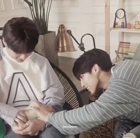 happy pride month to my little ghetto beeches that queef🤞🏳️‍🌈🤩also ill get back to you after i listen to topline 100 times!!😘 #minsung #leeknow #hanjisung #minsungedit #skz #straykids 