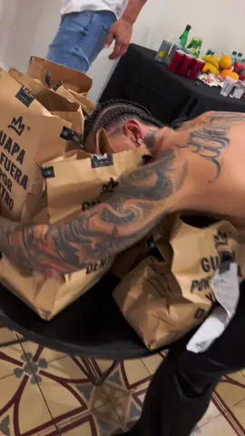 Ahora si, la recompensaaaaaa 🔥🔥🔥 no podía ser otra si no DEMBOW BY MALUMA 🍔🍔🍔🍔