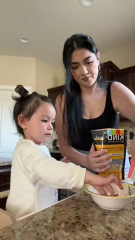 Lovey’s little thumbs up 😂 #fypシ #dayinmylife #sahm #MomsofTikTok #bluecollarwife #texas #Vlog #sahmlife #momtok #blessed #gussi #kindgranola  #chamberlaincoffee #matchalover #unboxing #milliemoon #lovevery #atkinsproteinshake 