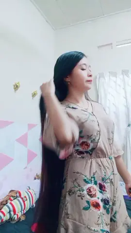 pengen potong rambut gaes 😁😁  seberapa pendek nih bagusnya gaes 😁😁😁🤭🤭🤭 minta saran nya 😁😁😁