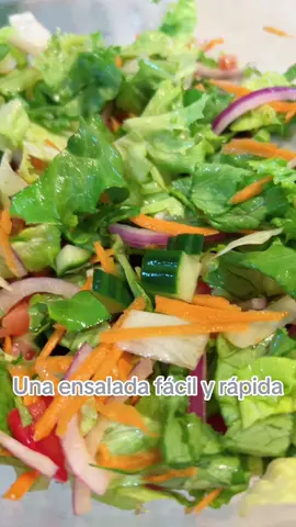 Ensalada #salad #saladrecipe #ensaladarapida #Receta #recetafacil #recetastiktok #saladrecipe #saludable #comidasaludable #pepino #zanahoria #greens #greenfood 
