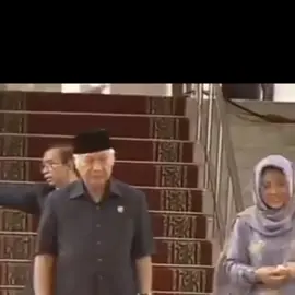 pak Soeharto meninggalkan istana(1998) #alfatihahbuatmu