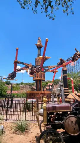 Dare Devil Dive Flying Machines @sixflagsfiestatexas @Six Flags #sixflagsfiestatexas #sixflags #sfft #thrillride #thrillrides #themepark #themeparks #amusementpark #amusementparks #texas 