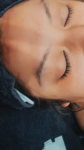 Diseño de Ceja ❤️ @Janny @salonrepublic #brows #browneye  #prettygirls #ojitos #anastasiabrows  #lovelove #salonrepublic 