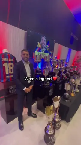 A legend says goodbye 🥹 #fcbarcelona #barçaontiktok #barça #deportesentiktok #tiktokfootballacademy #football #jordialba 
