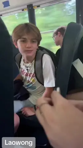 一个不正经的采访~以及他的表情真的很丰富 #美国高中采访 #欧美帅哥美女 #次元世界AI快穿