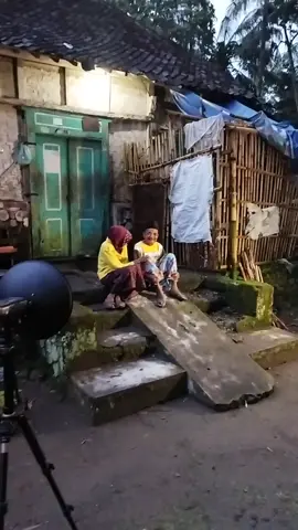 true love mbah Sarwan dan istri #kampungnusantara #photography #fyp #okyarisandi 