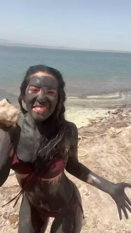 Replying to @lizziesspamacc7 mud masks at the Dead Sea before it disappears 🫶🏼 our skins are currently GLOWING 🌟 #deadsea #jordan #traveltok #honeymoon 