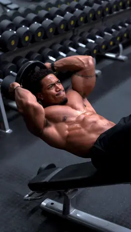 My top 4 favorite decline bench exercises. I don’t do alot of reps, the most I do is 100-150 reps total.  💥Put these exercises to the test 1️⃣ Weighted sit ups  2️⃣ Plate around the world 3️⃣ Cross crunches  4️⃣ Garhammers  🚨New training programs and custom plans coming soon. Download my app to get access to all new features.  #core #miami #abs #6pack #physique #workout #abworkout #reign #training #coreworkout #joshbailey #truevinefit #godisgood #jesus #musclechef