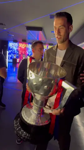 The #LaLiga trophy is back to where it belongs ❤️ #fcbarcelona #barçaontiktok #barça #deportesentiktok #tiktokfootballacademy #sergiobusquets 