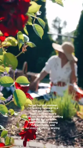 What's your ideal summer? 😀  .. .. Top: @simpleretro  Skirt: Fabric from @moodfabrics  .. .. #petitefashion #petitestyle #petitegirl #hermodeststyle #handmadedress #handmadeclothing #handmadewithlove #handmadecommunity #influencehercollective #retro  #retroaesthetic #vintagefashion #vintagevibes 