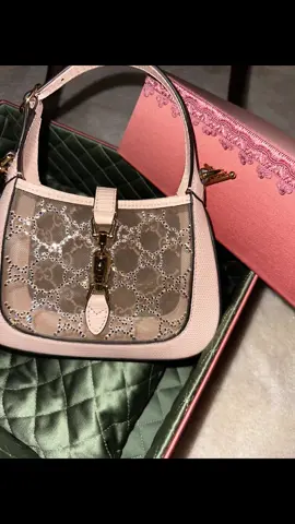 ✨ #gucci #guccigang #jackie1961 #crystalgg #lizardbag #guccibag #pink #fashiontiktok #tiktokchallenge #fypシ #fyp #explore #اكسبلور 