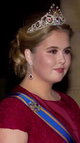 HRH Princess Catherina Amalia of Oranje, Princess of the Netherlands was at the wedding banquet yesterday of HRH Crown Prince Hissein of Jordan and Miss Rajwa Al-Saif known from now on as HRH Princess Rajwa Al Hussein 🇳🇱 #princesscatherinaamalia #princessamalia #princesscatherinaamaliaofthenetherlands #prinsescatherinaamalia #princessamaliaofthenetherlands #princessamaliaofnetherlands #princesscatherinaamaliaoforange #koninklijkhuis #dutchroyals #dutchroyalfamily #dutchroyalty #dutchmonarchy #dutchmonarchs #monarchy #royalwedding #🇳🇱🇯🇴 #🇯🇴🇳🇱 #dutchroyal 