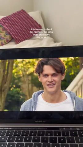 who wants to rewatch with me #thesummeriturnedpretty #tsitp #conradfisher #conradandbelly #conradgirl #primevideo #bookseries #summerwatchlist #bellyconklin #lover #taylorswift #swiftie #loverera 