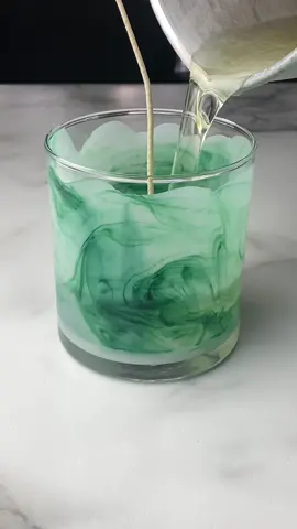 Green marbled candle 🤩 #candle #candles #marblecandle #cute #candlesoftiktok  #wax #business #geeen #eucalyptus #spearmint 