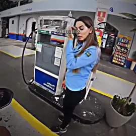 Essa mulher tem um coração enorme. 🩷🕊️ #edit #mulher #emocionante #humildade #cena #ajuda #fofo 