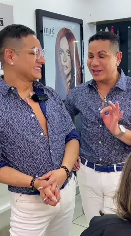 Como ya es habitual  Bessó Salón, cada semana les presenta un cambio de look, y en esta semana Krizzia no fue la excepción, ella nos dio la libertad de diseñar su nueva imagen, sin mas preámbulos les invitamos a diafrutar este hermoso video #diseñodeimagen #cambiodelook #totalmenteappariscente #juanymiguelbarbaran #modabellezaglamour #appariscente #paletazo #cambiodelookbesso #makeup #peluche #haircut #hairstyle @elartedeleidylima Li @maccosmetics @SlanAré Saavedra @Gemelos Paletazo 🍭🍭🍭 @Osnar Tapia Leon 