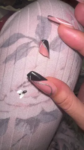 Wont let that 🪰 ger her revenge  #nailsartvideos #nails #gelxnails 