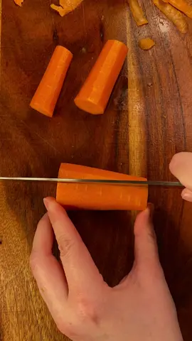 having roasted carrots for part of my dinner tonight😋 #asmr #carrot #carrots #peel #peeling #vegetables #veggies #asmrfood 