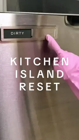 Lets clean my kitchen Island , with kids at home it’s been in disarray 🥴 #CleanTok #clean #cleaningmotivation #cleaningreset #kitchencleaning #limpieza #limpiezadecasa #kitchenislandclean #scrubdaddy #oxiclean 