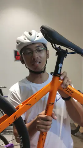 Pizz Shukaku ni @Mr. poor , bike check! Camera man: @NicheFxd  #pizz #shukaku #shukakupizz #pizzshukaku #fixie #fixiebike #fixiesg #fixiegearphillipines #fixiegearphillipines #fixiegearmalaysia #fixiegeargrocery #fixiegearphill #fixiegearindonesia #fixiegearphillipines #fixiegearlifestyle #fixiegeargensan #fixiemalaysia #fixiephilippines #fixiert #fixielife #fixed #fixedgear #fixiebikes #singlespeed #trackbike #outsideisfree #savethetrackbike 