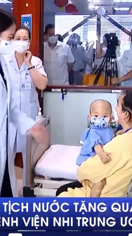 Ngày 2/6,Cô đã đến thăm và ân cần thăm hỏi, gửi lời động viên, tặng quà cho các bệnh nhi có hoàn cảnh khó khăn đang điều trị tại Bệnh viện Nhi Trung ương, Hà Nội.😘#phochutichnuoc #vothianhxuan #vanphongchutichnuoc #dangcongsanvietnam #chinhtri #VietNamToiYeu 