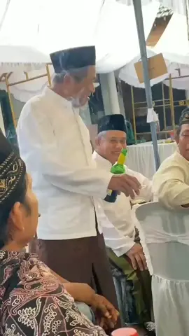 jamaah nyeni bolo😅 #bapakbapak #caporangtua😎ngahanetan😁 #hajatan #hajatankampung #ikandalamkolam #hormatiorangtua #fyp 