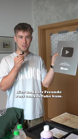 Ich zeige mein Zimmer 😳🤔 Vergesst nicht eure Parfüms zu kommentieren 😂 #bestatter 