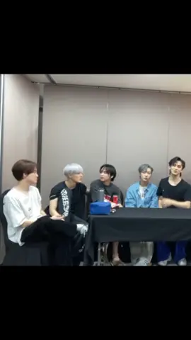 mark look so jealous 😂 #mark #jeno #haechan #markhyuck 