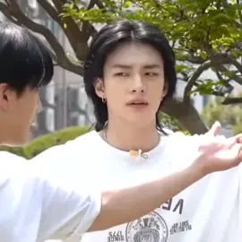 That second stare 😭  I'd cry if he looked at me like that 😭 #hyunjin #hyunjinedit #straykids #straykids5star #hyunjinsideeye 