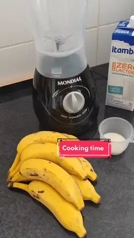 Vitamina de banana é a melhor 🍌🥤 #inglesdiaadia #ingles #english #inglesonline #learningenglish #cooking 