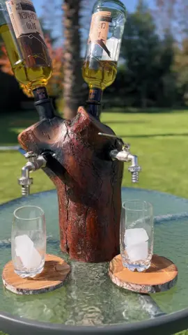 Perfectos para el dia del padre!!  Encuéntranos en instagram como reuar.cl 🪵🥃🥳 Dispensadores de licor rusticos👌