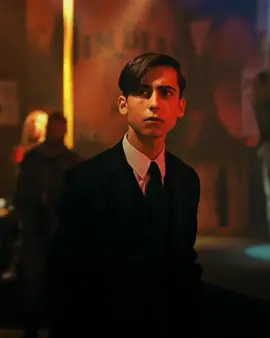 can't get over to this song :>> #FIVEHARGREEVES #UMBRELLAACADEMY #aidanedits #aidangallagher #theumbrellaacademy3 #fypp #tuas3 