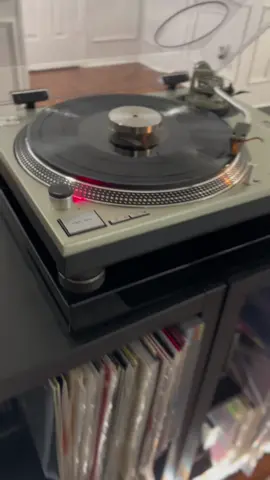 “Enjoy The Silence” by @Depeche Mode one of my favorite songs from this great band. ( Una de mis favoritas de esta agrupación) #audiophile #audiofilos #music #audiogear #vintageaudio #hifi #tubeamp #mcintoshlabs #vinilos #vinyl #vinylcheck #vinylrecord #depechemode #depeche #enjoythesilence 