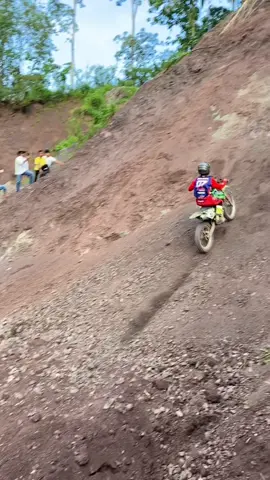 Hancur beli lagi klau ada ji uang 🤣@F⚡ 07 #tanjakanextreem #kodokterbang #ubasextreme #trailaventuresulawesi #klx140 #enrekangduri #trabasadventureindonesia 