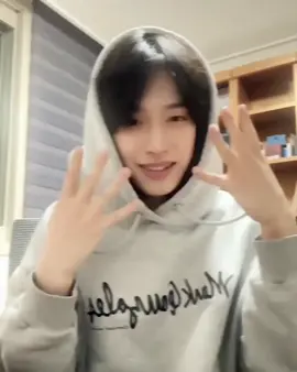 #GAON intro ib / gobigorgohom3. This man should stop making us delulu like its getting out of hands🙄 #xdinaryheroes #xdinaryheroesedit #fyp ##gaonedit##kwakjiseok##jiseokxdinaryheroes##foryoupage##delusional##jiseokedit#f#foryou