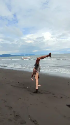 Napaka Smooth! 😂 . . . . .  #smooth #smoothoperator #smoothoperatorchallenge  #meme #memes #memestiktok #funny #funnyvideos #funnymoments #funnytiktok #memesdaily #memes😂 #memetiktok #memefb #memegod #memesrandom #tope #topeabarca #lemery #lemerybatanggas #beach #beachvibes #beachday #beachlife 