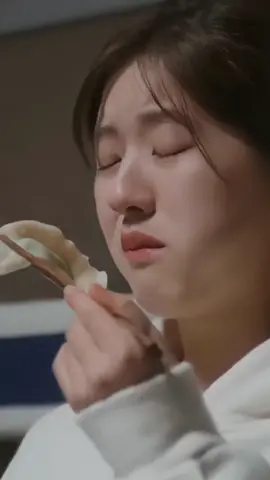 gak enak banget emang kalo makan sambil nangis, terus juga kita nangis tapi sambil berusaha gk bersuara tuh beuhh😭 #zhaolusi #huolang #genz #genzdrama #fypシ゚viral 
