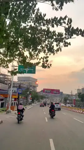 Jalanan Polda secandu itu 🤣  . . . #laksanasurgaku #dudyoris   . . . #WeekendVibes #senjasorehari #palembangpride #aesteticvideo #palembangcity #goldenhour 